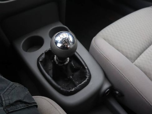 Used 2005 Saturn ION Level 2 w/ Power Pkg FWD image 37