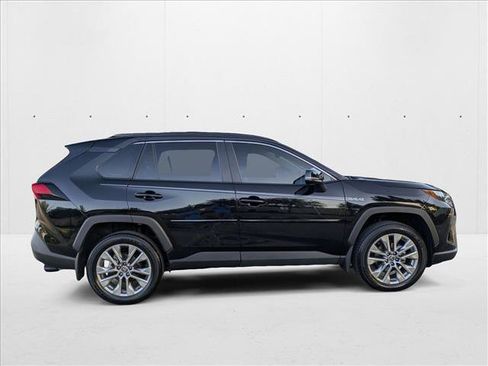 Used 2024 Toyota RAV4 XLE Premium image 4