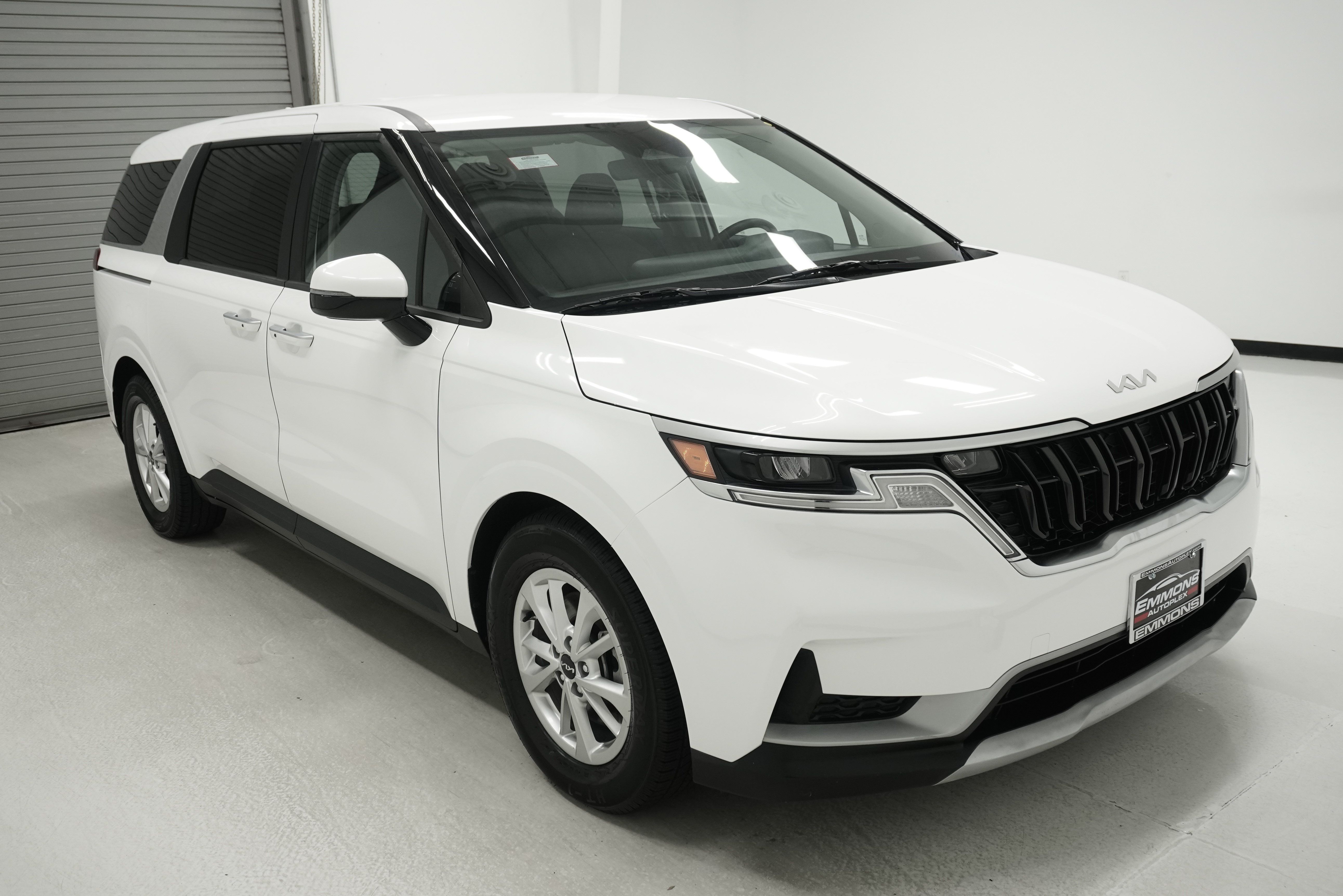 Used 2022 Kia Carnival LX FWD image 3