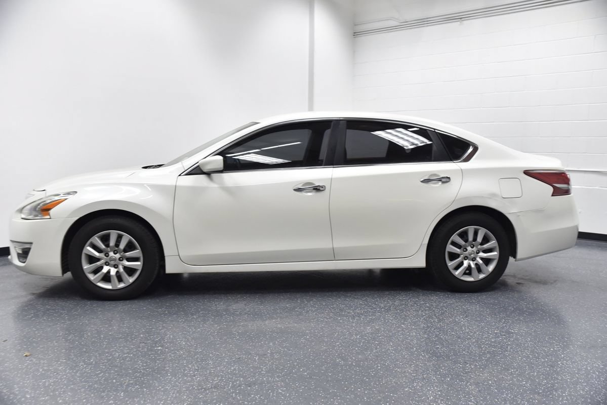 Used 2013 Nissan Altima 2.5 S FWD image 6