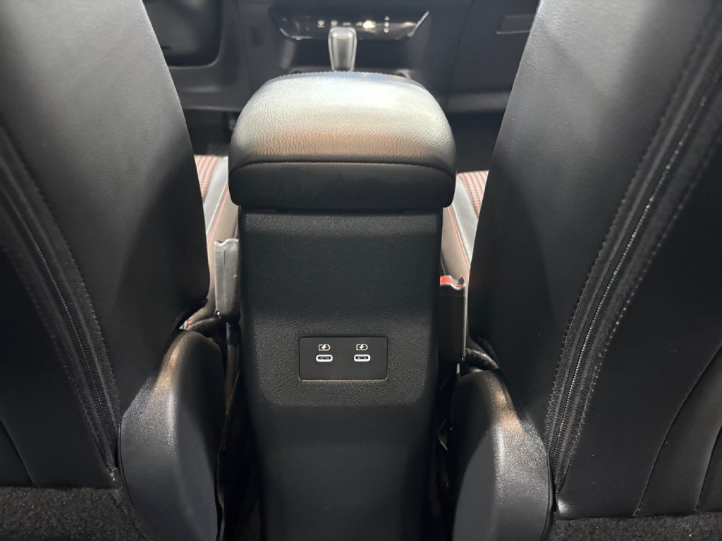 Used 2025 Nissan Kicks SR AWD/4WD image 31