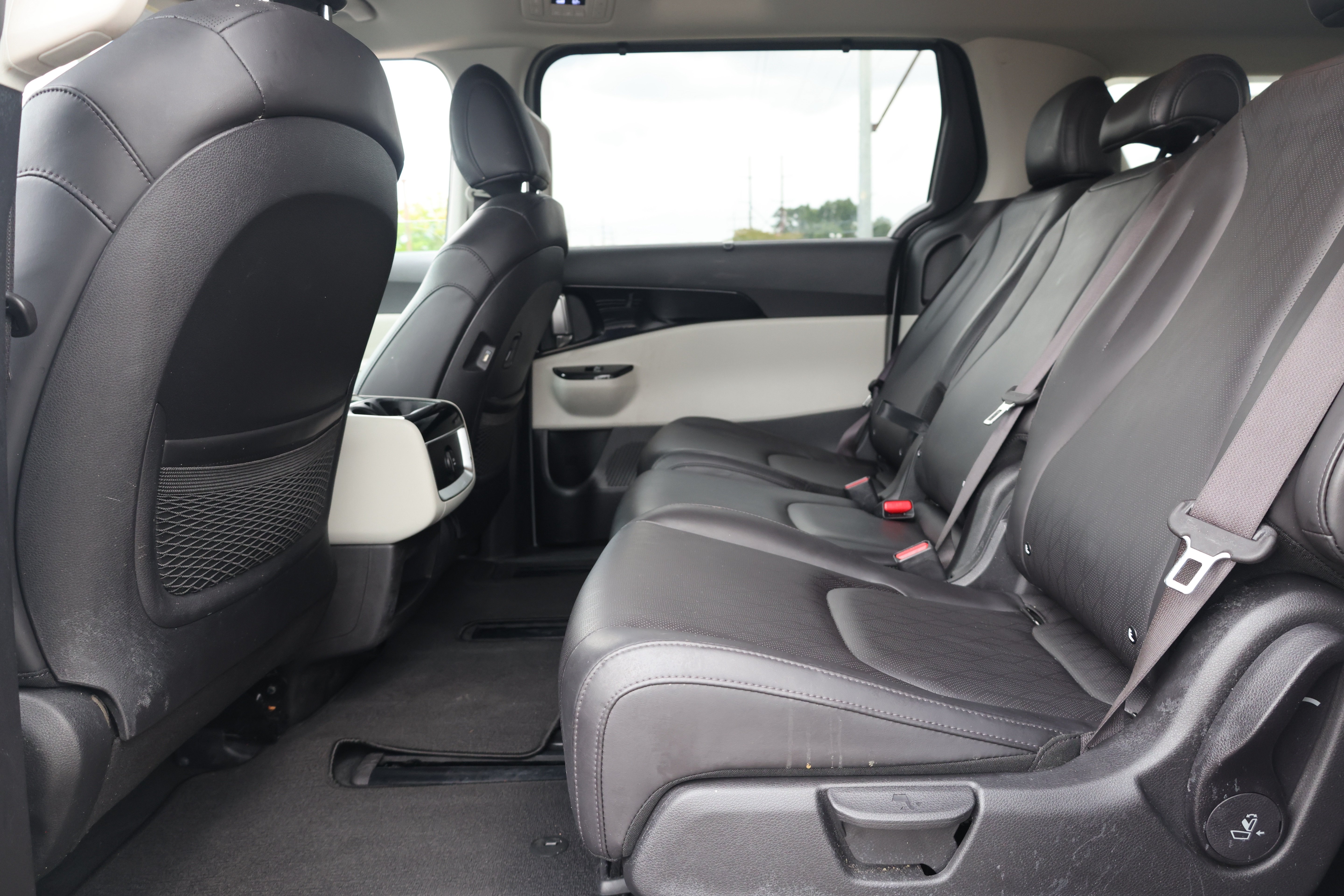 Used 2024 Kia Carnival EX FWD image 26