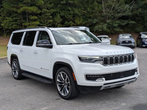 Used 2024 Jeep Wagoneer L Series II w/ Convenience Group I AWD/4WD image 11
