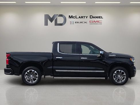 Used 2025 Chevrolet Silverado 1500 High Country w/ Technology Package AWD/4WD image 15