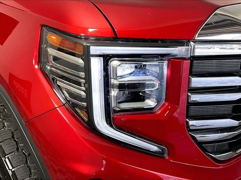 Used 2025 GMC Sierra 1500 SLT AWD/4WD image 27