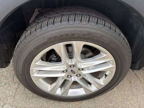 Used 2017 Ford Explorer Limited w/ Equipment Group 301A AWD/4WD image 32