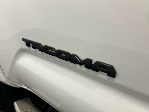 Used 2018 Toyota Tacoma Limited image 36