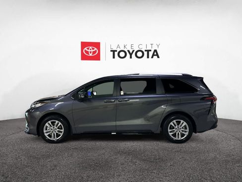 New 2025 Toyota Sienna Limited image 2