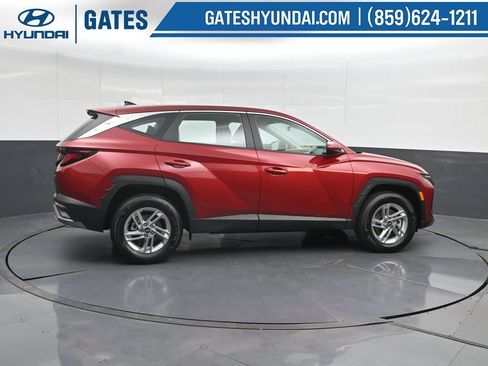 Used 2026 Hyundai Tucson SE AWD/4WD image 3