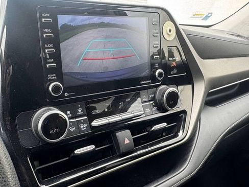 Used 2021 Toyota Highlander L FWD image 9