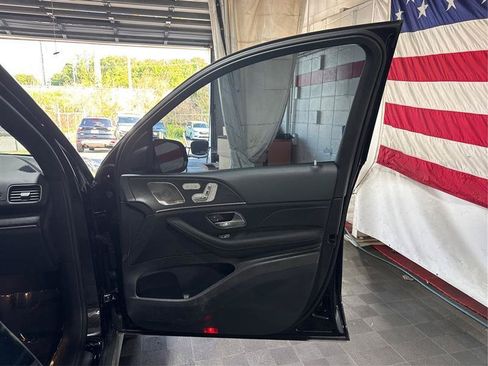 Used 2025 Mercedes-Benz GLS 450 4MATIC image 21