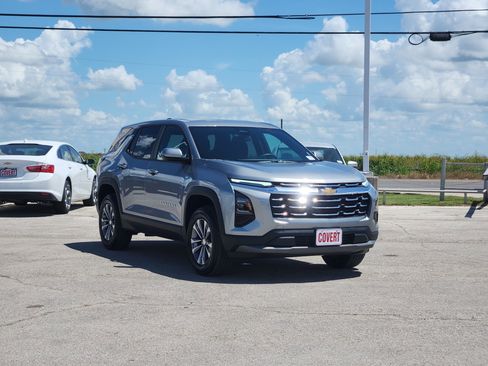 Used 2026 Chevrolet Equinox LT FWD image 3