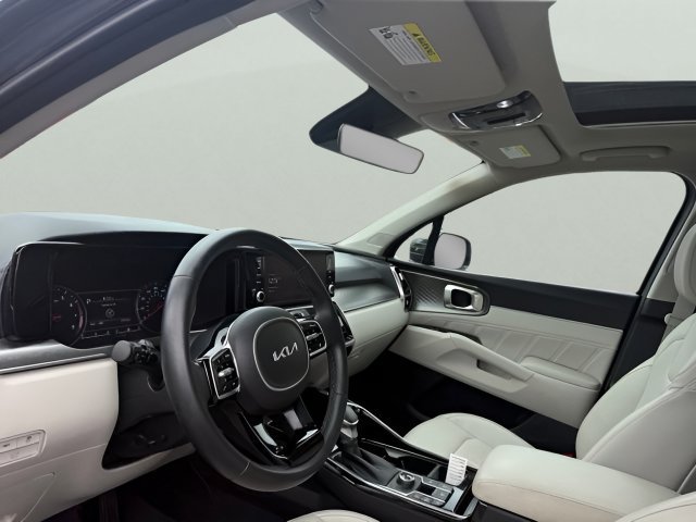 Used 2022 Kia Sorento SX AWD/4WD image 16