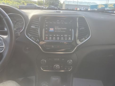 Used 2019 Jeep Cherokee Limited AWD/4WD image 11