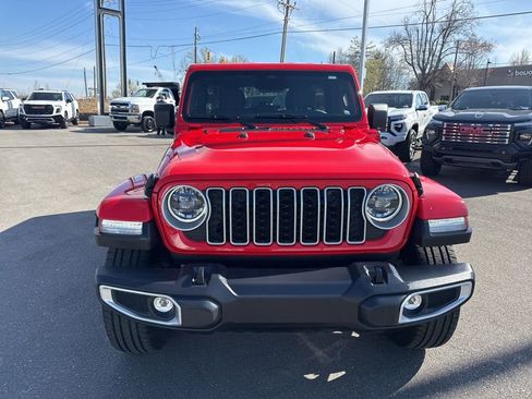 Used 2025 Jeep Wrangler Unlimited Sahara w/ Safety Group AWD/4WD image 8