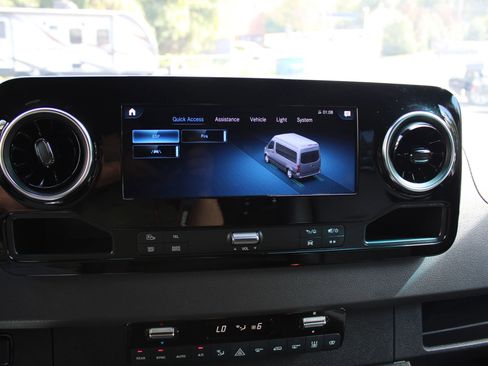 Used 2024 Mercedes-Benz Sprinter 2500 image 17