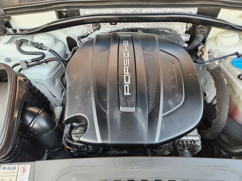 Used 2018 Porsche Macan AWD/4WD image 29