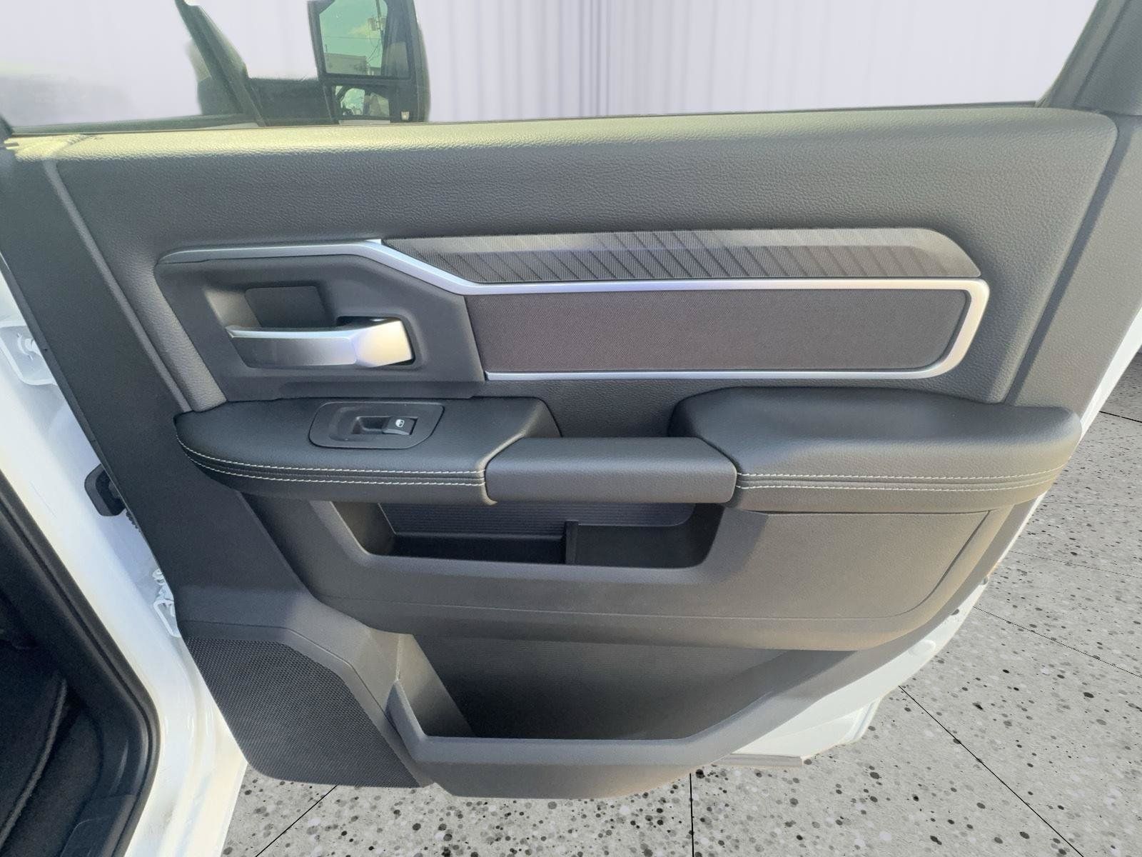New 2026 RAM 3500 Big Horn AWD/4WD image 16