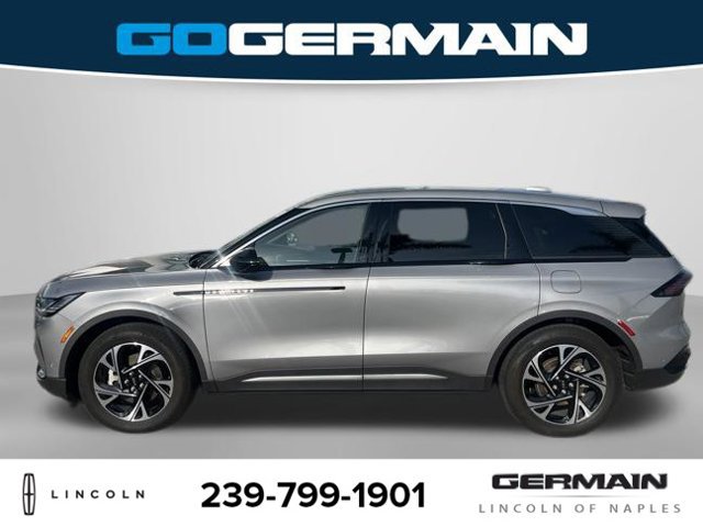 Used 2024 Lincoln Nautilus Premier AWD/4WD image 3