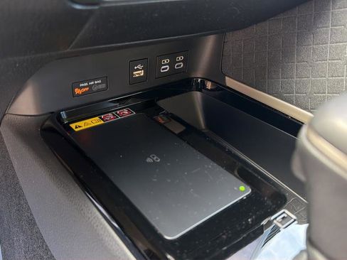 Used 2025 Toyota Camry XLE image 26