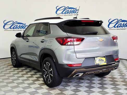 Used 2023 Chevrolet TrailBlazer ACTIV FWD image 2