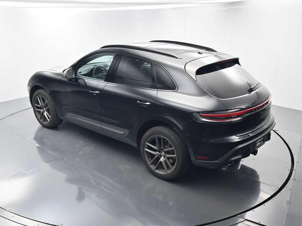 Used 2025 Porsche Macan AWD/4WD image 35
