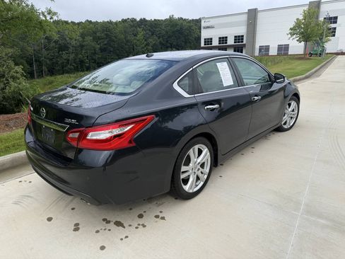 Used 2016 Nissan Altima 3.5 SL FWD image 5