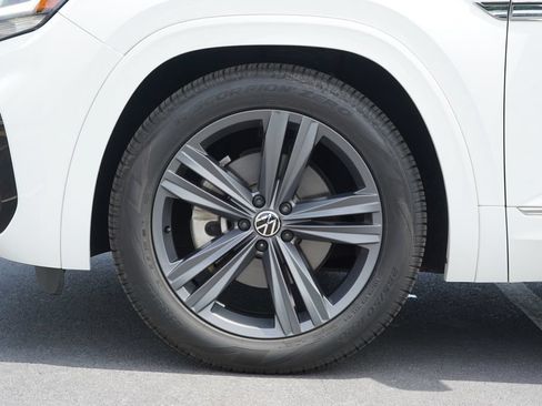 Used 2021 Volkswagen Atlas SE w/ Panoramic Sunroof Package FWD image 9
