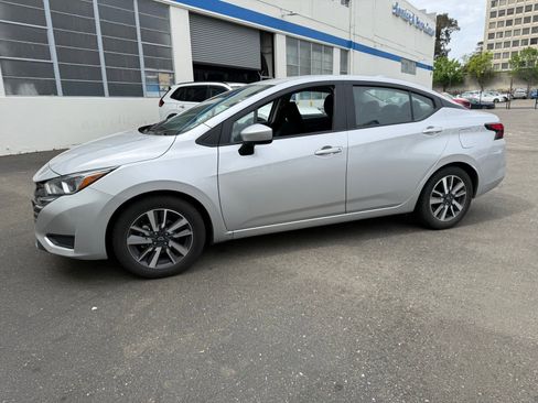 Used 2024 Nissan Versa SV image 2