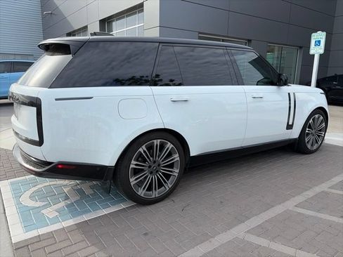 Used 2024 Land Rover Range Rover Long Wheelbase SE AWD/4WD image 3