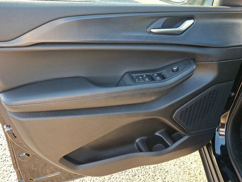 Used 2025 Jeep Grand Cherokee Altitude image 23