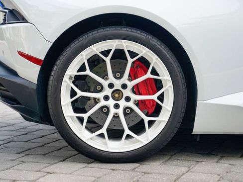 Used 2016 Lamborghini Huracan LP 610-4 Avio image 32