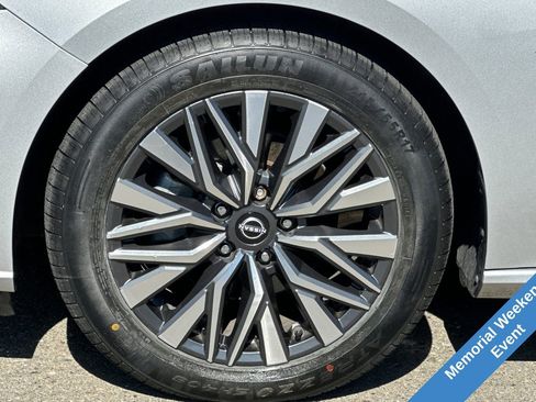 Used 2024 Nissan Altima 2.5 SV FWD image 29