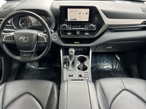 Certified 2023 Toyota Highlander XLE image 13