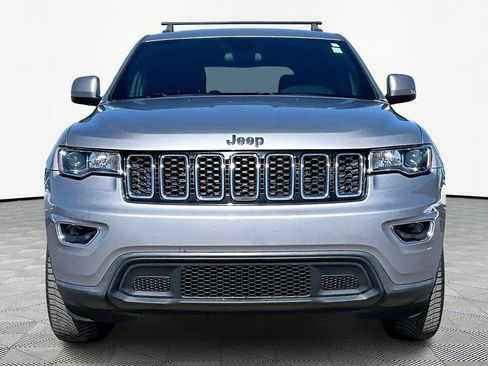 Used 2018 Jeep Grand Cherokee Laredo image 3
