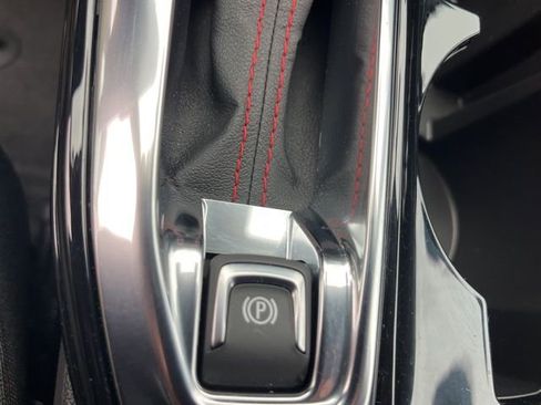 Used 2025 Chevrolet Trax RS w/ Sunroof Package image 22