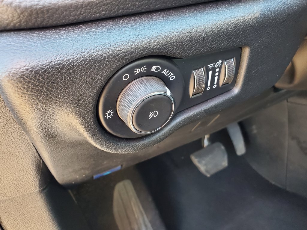 Used 2025 Chrysler Pacifica Limited FWD image 25