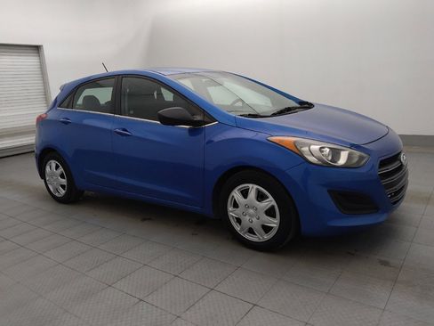 Used 2017 Hyundai Elantra GT FWD image 11