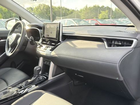 Used 2024 Toyota Corolla Cross XLE w/ Convenience Package FWD image 19