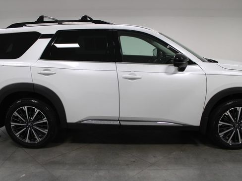 Used 2026 Nissan Pathfinder Platinum AWD/4WD image 11
