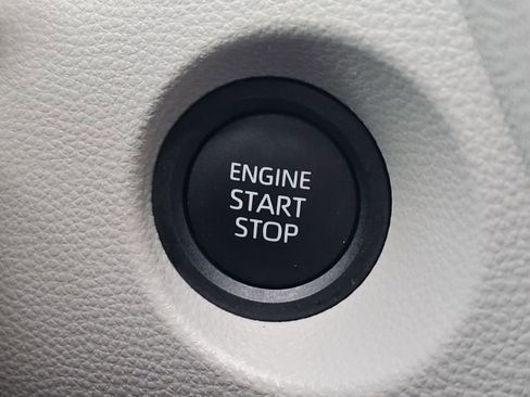 Used 2025 Toyota Corolla Cross LE image 20