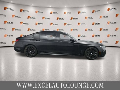 Used 2022 BMW 740i w/ M Sport Package RWD image 6