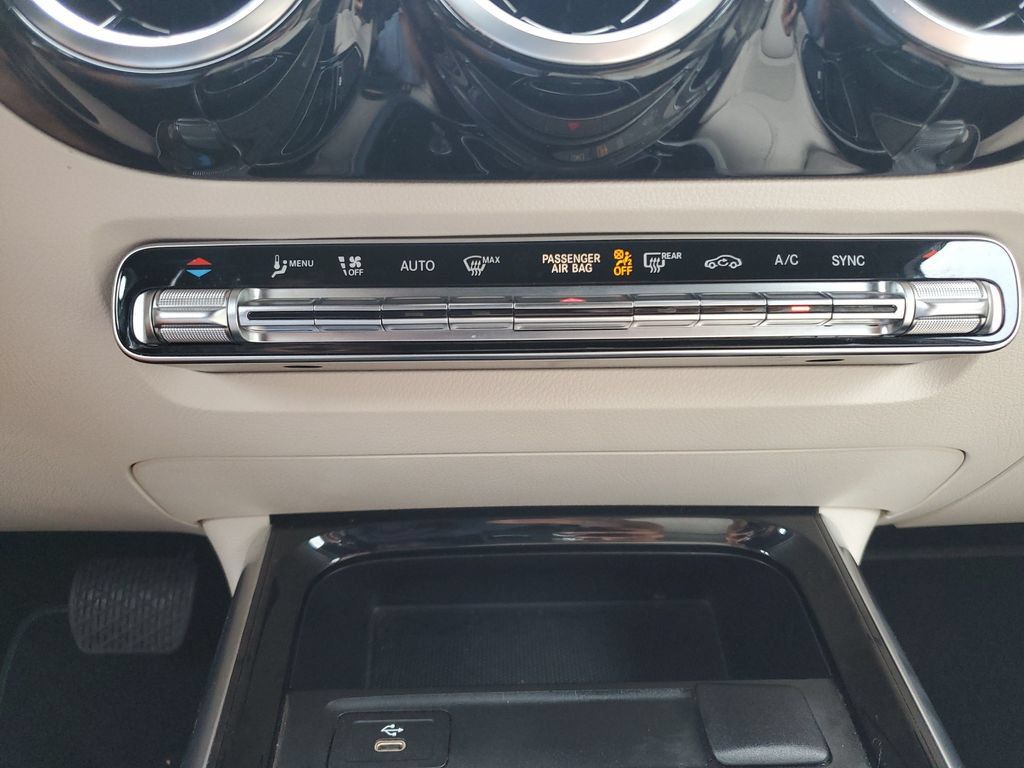 Used 2025 Mercedes-Benz GLA 250 4MATIC image 33