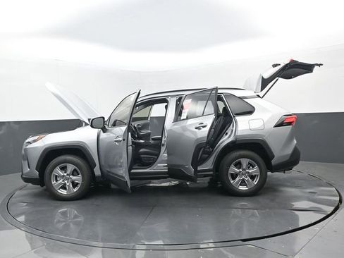 Used 2025 Toyota RAV4 XLE image 32