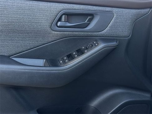 Used 2021 Nissan Rogue S image 23