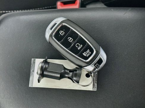 Used 2025 Hyundai Venue SEL FWD image 25