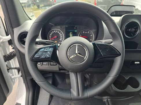 New 2025 Mercedes-Benz Sprinter 2500 image 21