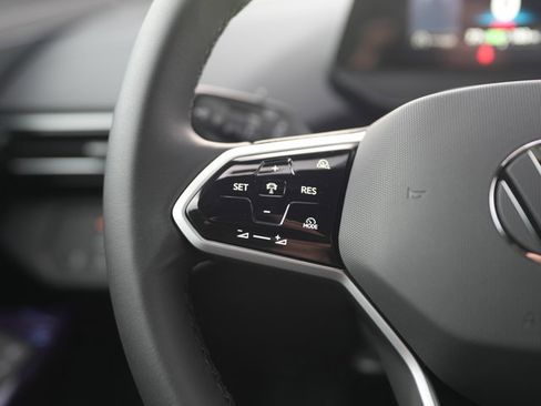New 2025 Volkswagen ID.4 Pro AWD/4WD image 18