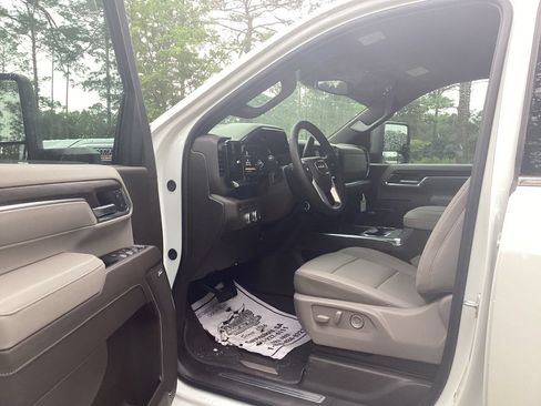 New 2026 GMC Sierra 2500 SLT w/ SLT Premium Package AWD/4WD image 15