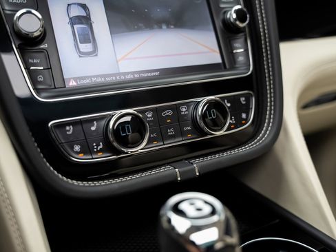 Used 2018 Bentley Bentayga AWD/4WD image 51